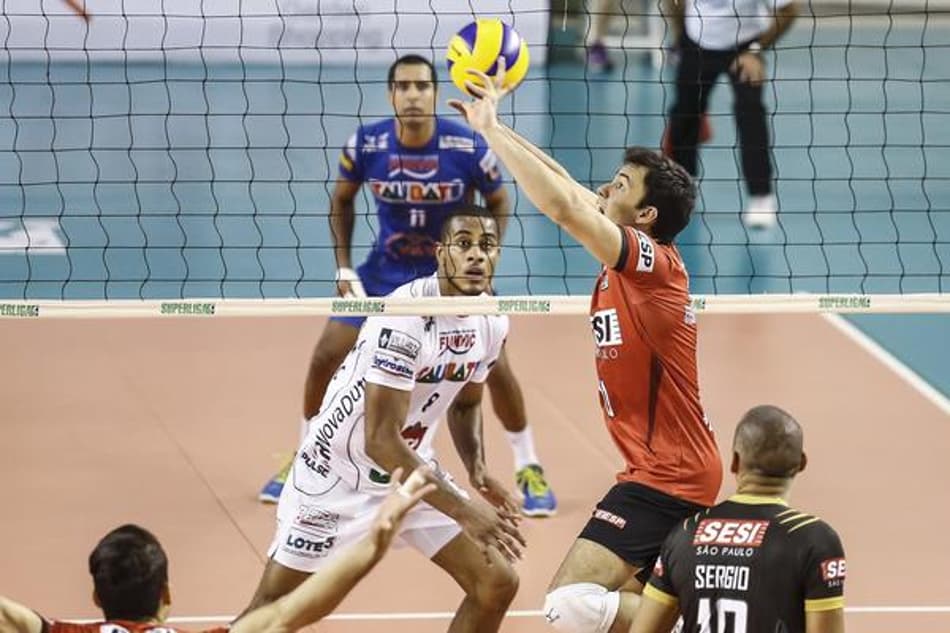 Levantador Thiaguinho, do Sesi-SP, durante partida pela Superliga (Soto: Wander Roberto/Inovafoto/CBV)