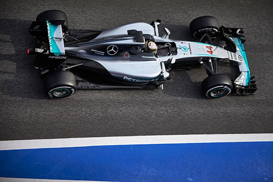 Hamilton critica planos de aumentar peso nos carros