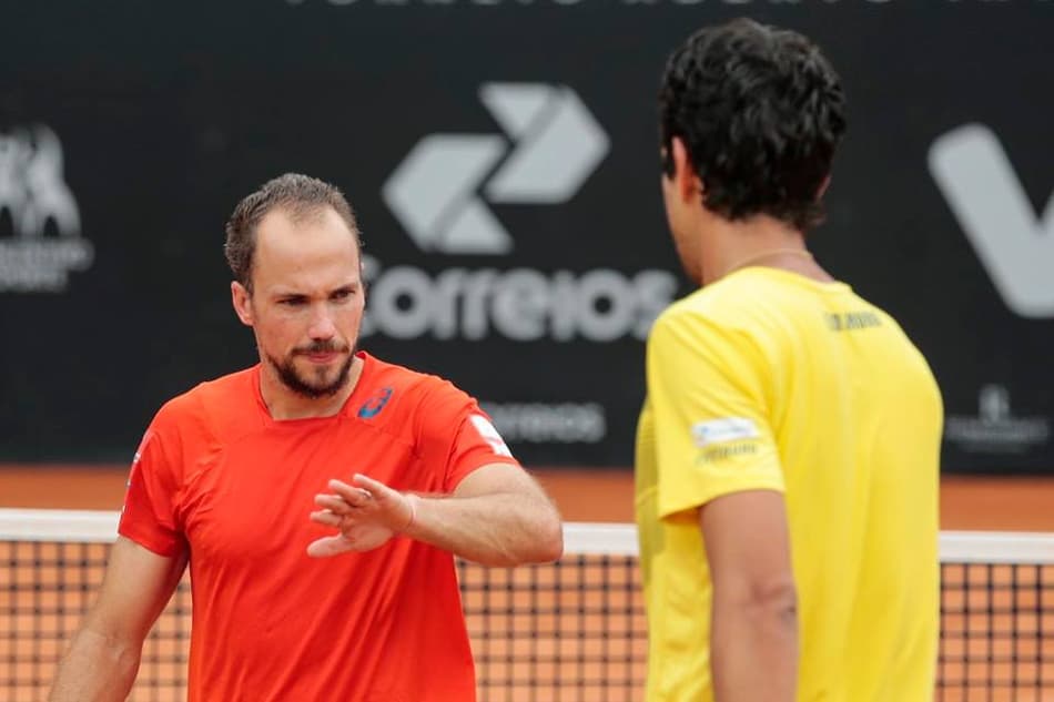 Soares (de laranja) tenta manter o bom retrospecto no Brasil, agora com Marcelo Melo (Foto: Leandro Martins/Divulgação)