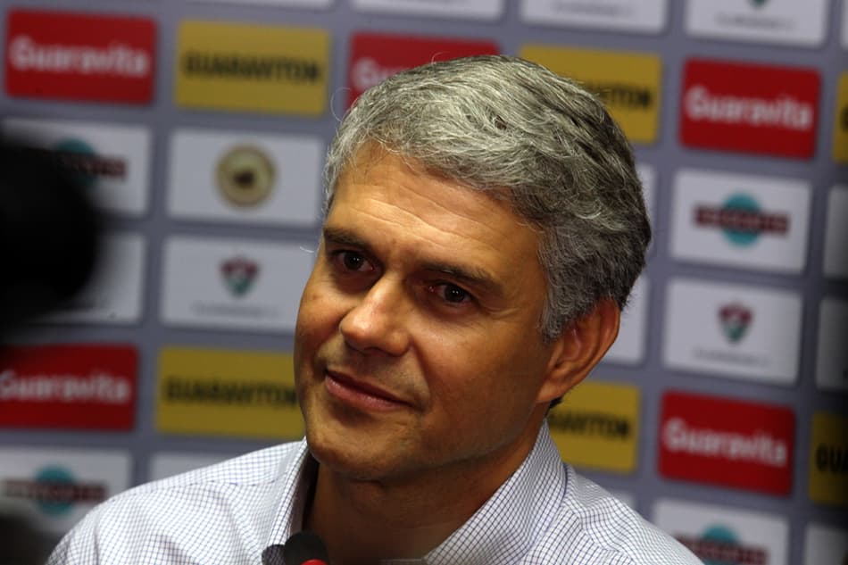 AO VIVO! Presidente e novo diretor concedem coletiva no Fluminense