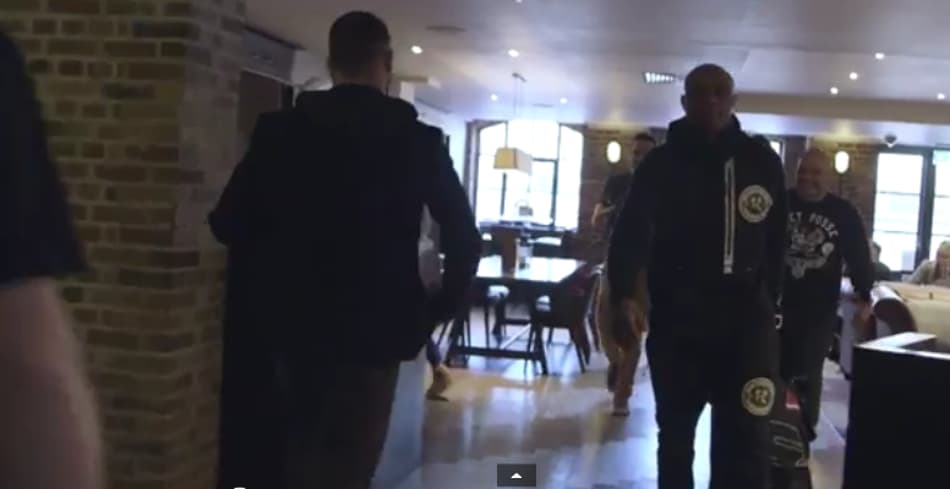 Anderson Silva cruza com Bisping em hotel e dispara: ‘Ele falou m… Tá f…’