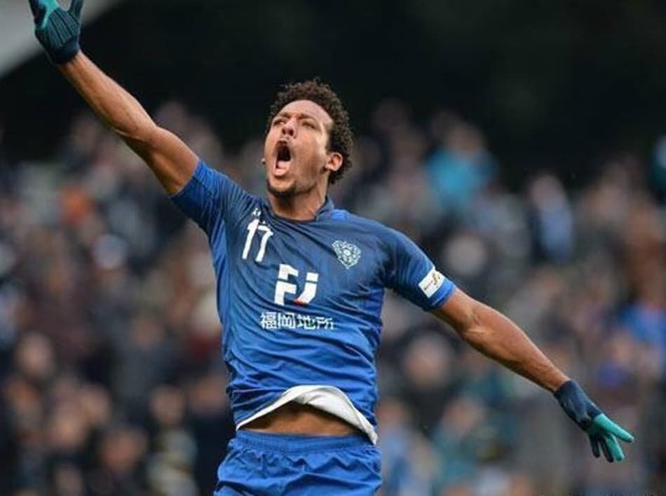 Wellington Tanque vê evolução de seu time após empate na J-League