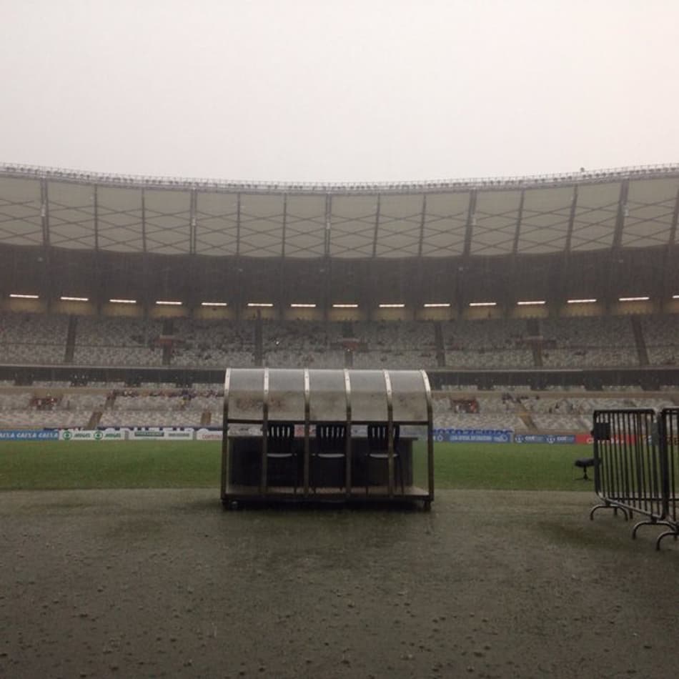 Chuva torrencial assola Mineirão antes de Cruzeiro e América-MG