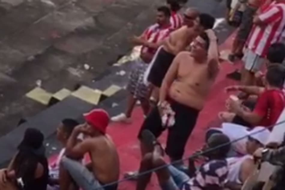 Torcedor do Náutico é visto fazendo gestos racistas para torcida do Sport