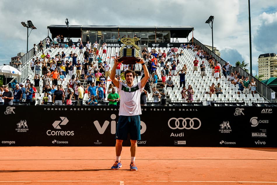 Cuevas vai às quartas na Bélgica. Simon também passa pela estreia