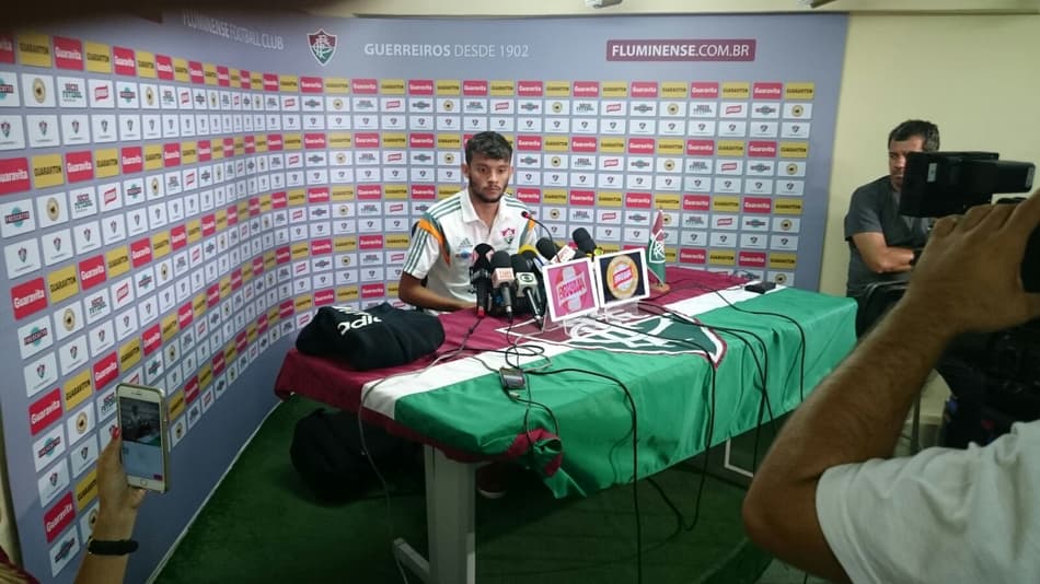 Scarpa comenta sobre pressão no Flu e lamenta troca constante de técnicos