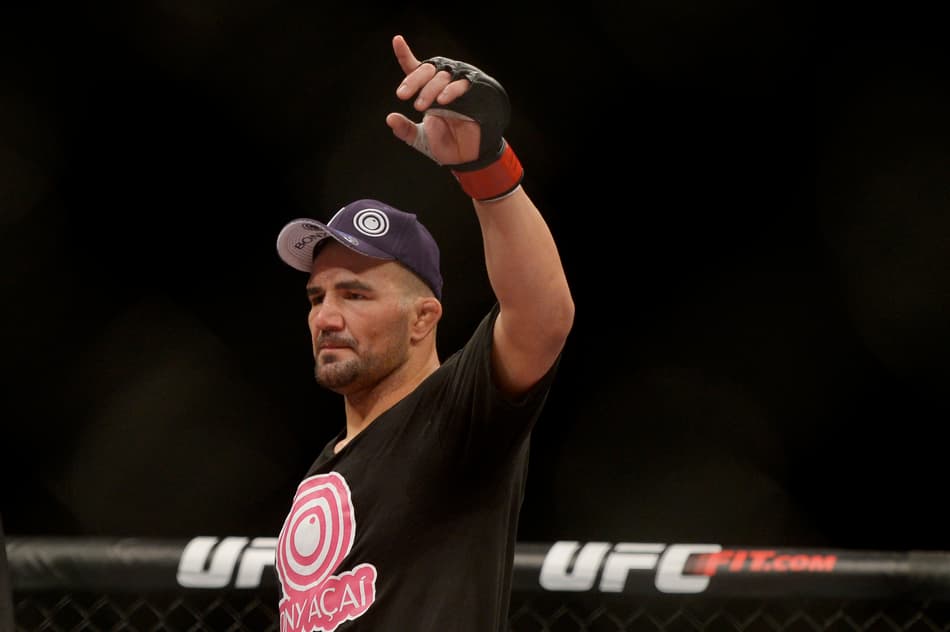 Comentaristas do Combate apostam em vitória de Glover sobre Evans