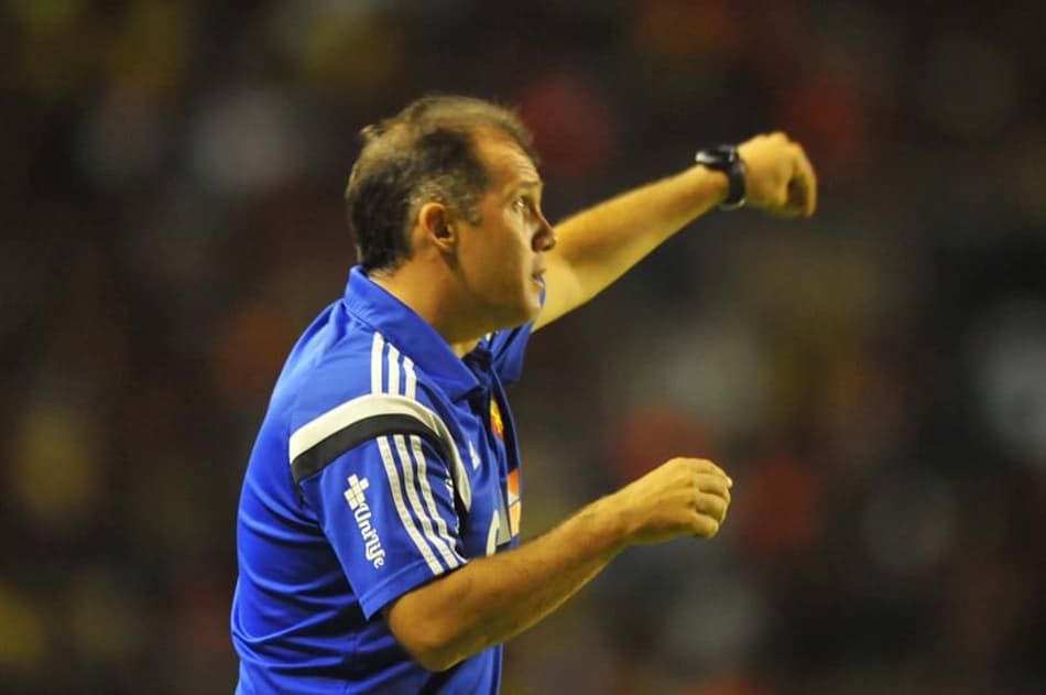 Ponte Preta demite Gallo e anuncia Eduardo Baptista como treinador