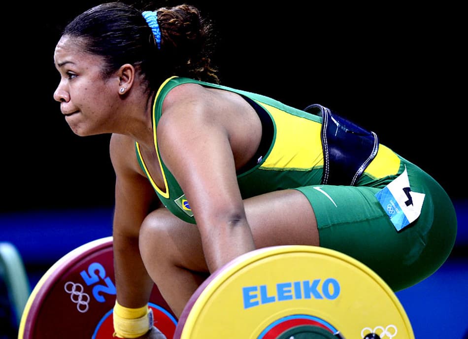 Jaqueline Ferreira compete nesta sexta no levantamento de peso