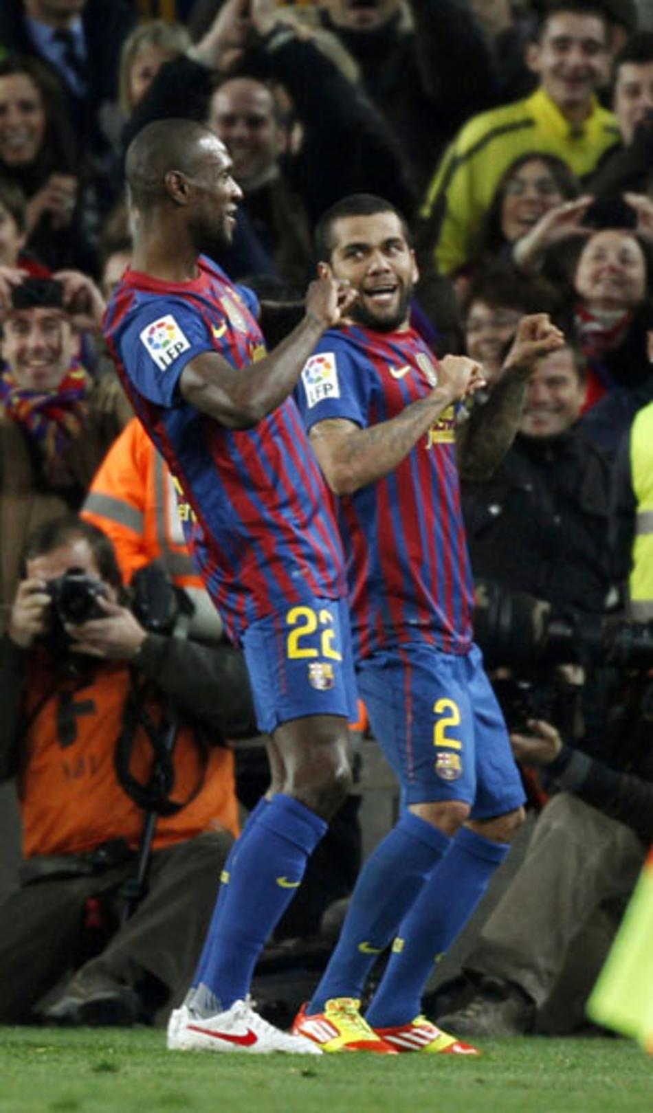 Dani Alves relembra drama de Abidal no Barcelona: ‘Não podia perde-lo’