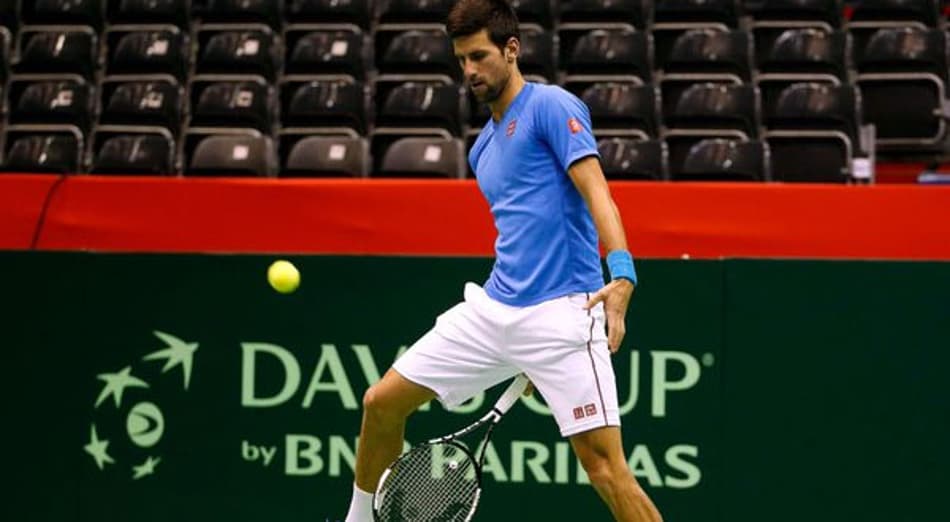 Djokovic se recupera de infecção no olho e inicia treinos na Copa Davis