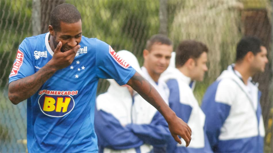 Raposa perde Henrique e Robinho, mas tem Dedé de volta em Joinville