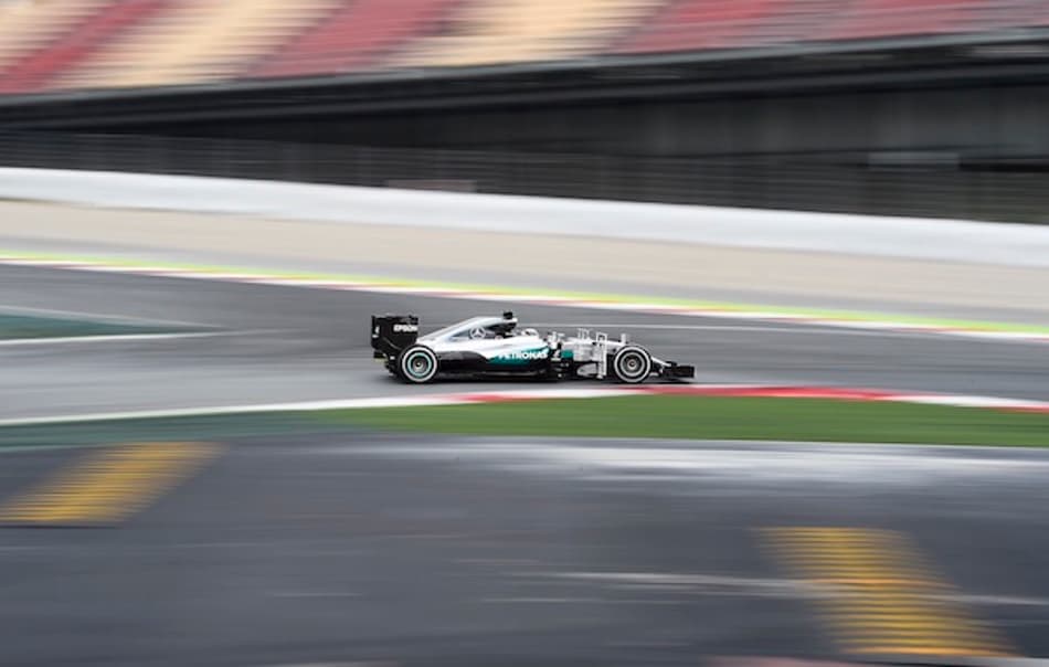Dia 6 – Barcelona: Hamilton lidera manhã e Magnussen surpreende