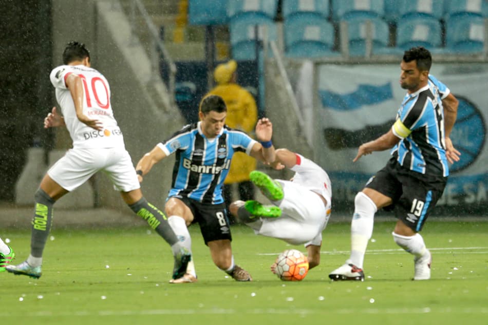 TEMPO REAL! Na estreia de Bolaños, Grêmio faz jogo decisivo contra LDU
