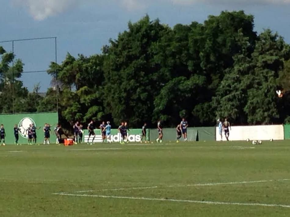 AO VIVO! Com Barrios e Dracena em campo, Verdão faz ajustes para jogo