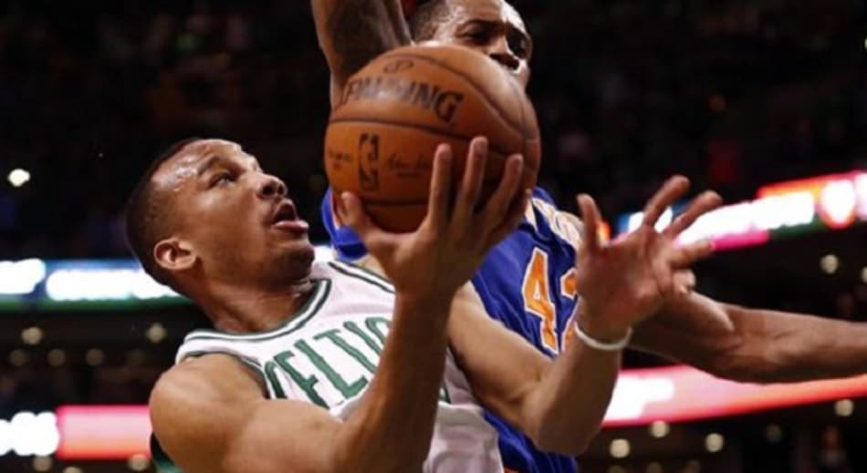 Bradley faz no fim, Celtics vira em cima do Knicks e vence a 13a seguida em casa
