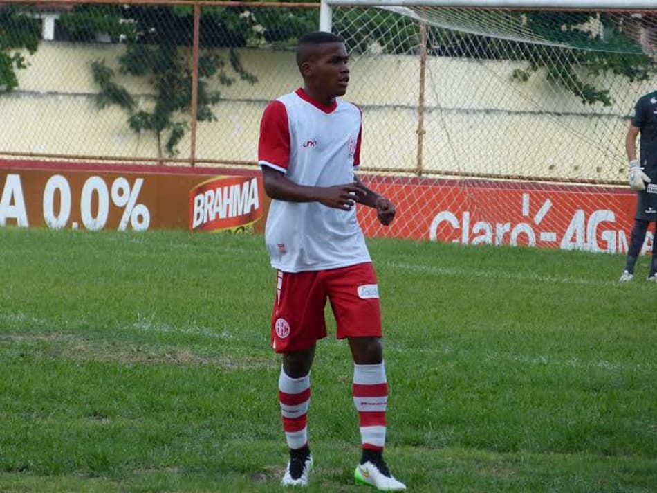 Por classificação, Leandro Aguiar pede empenho dobrado contra o Flu