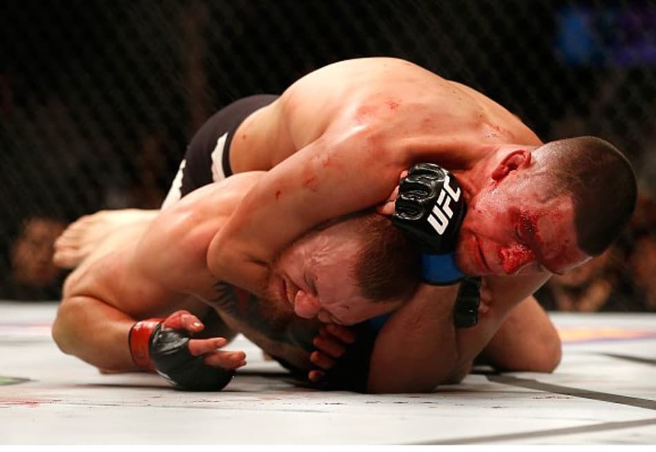 Após vitória de Diaz, repórter do UFC paga promessa e tatua homenagem