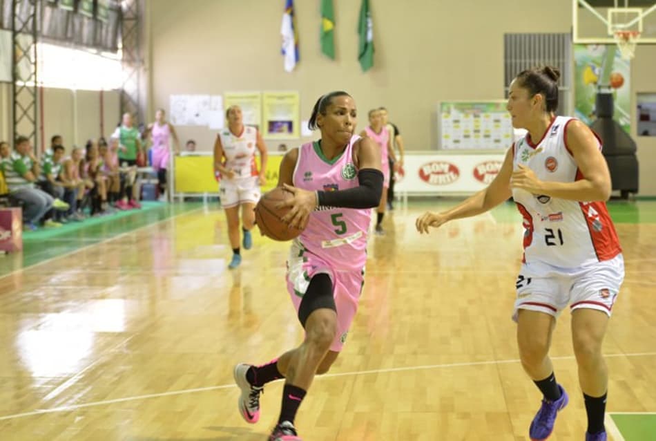 América de Recife vence Presidente Venceslau e encosta no Corinthians na LBF