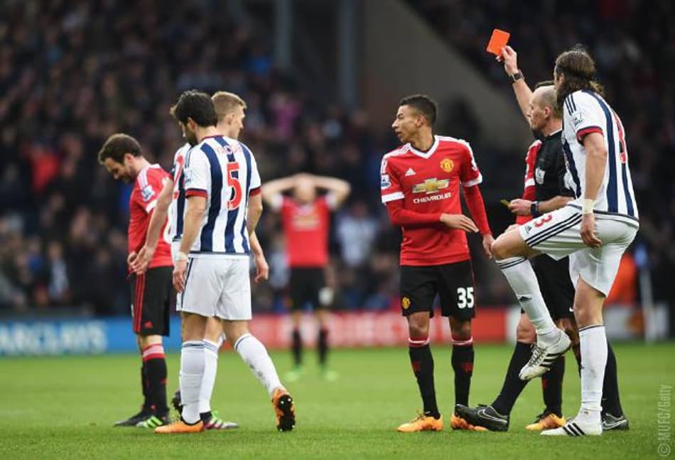 Expulsão pesa, e United tropeça contra o West Bromwich pelo Inglês