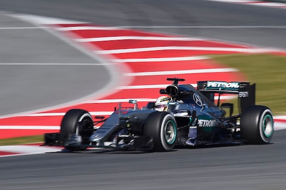 Renault: A Mercedes escondeu o jogo durante os testes