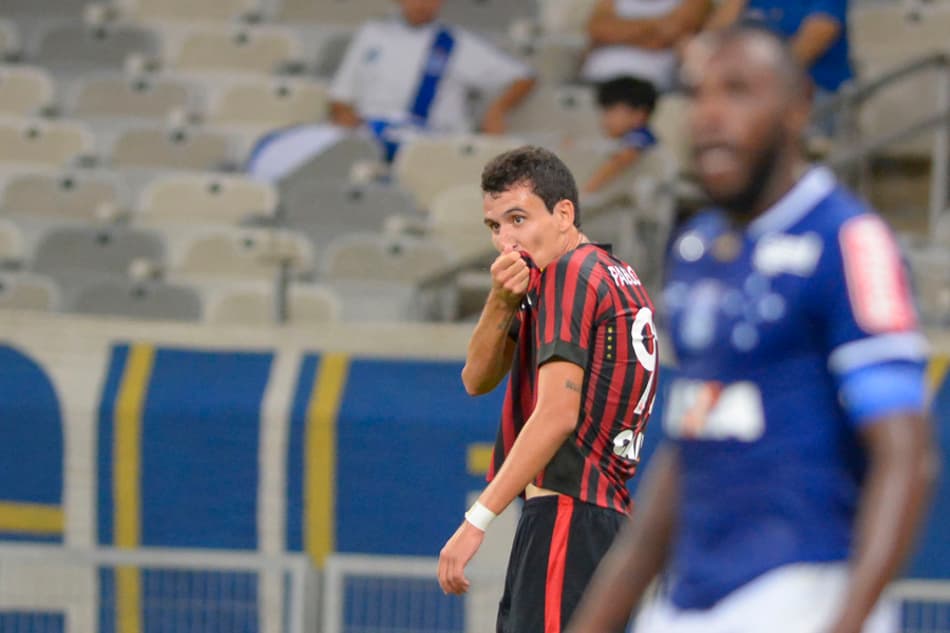 AGORA! Cruzeiro recebe o Furacão pela Primeira Liga