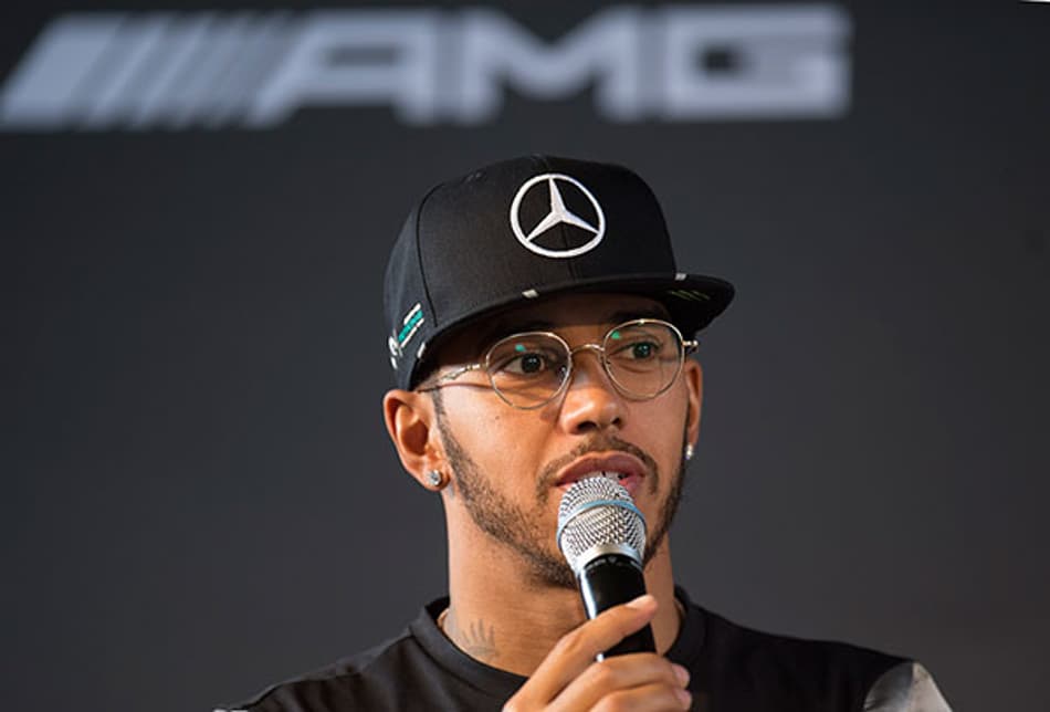 Lewis Hamilton admite que a Ferrari evoluiu muito para 2016