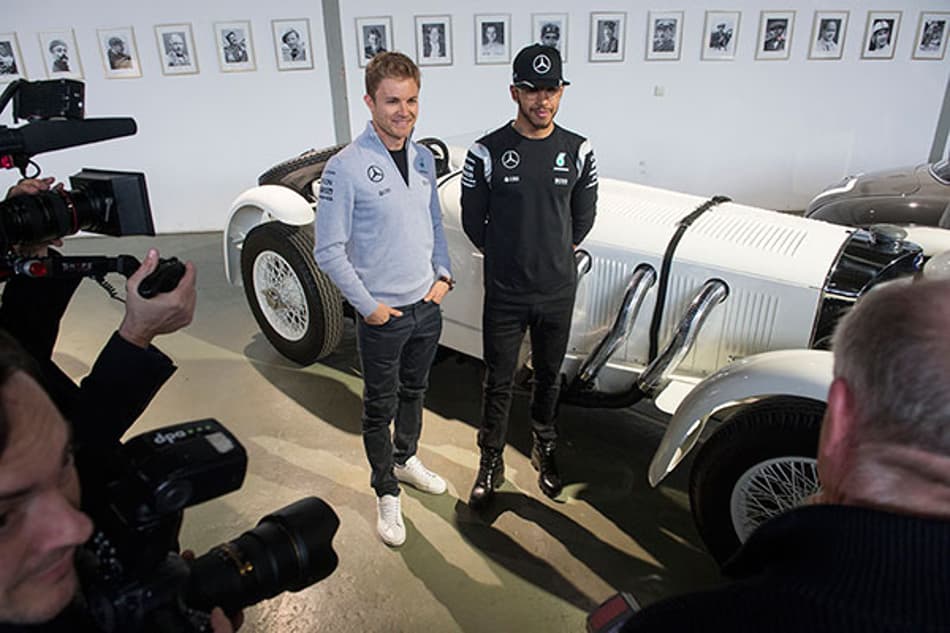 Mercedes garante que Hamilton e Rosberg terão liberdade para brigar em 2016