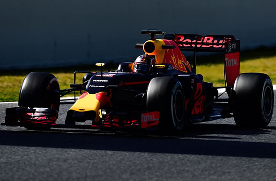 Daniil Kvyat sente-se mais confiante em 2016