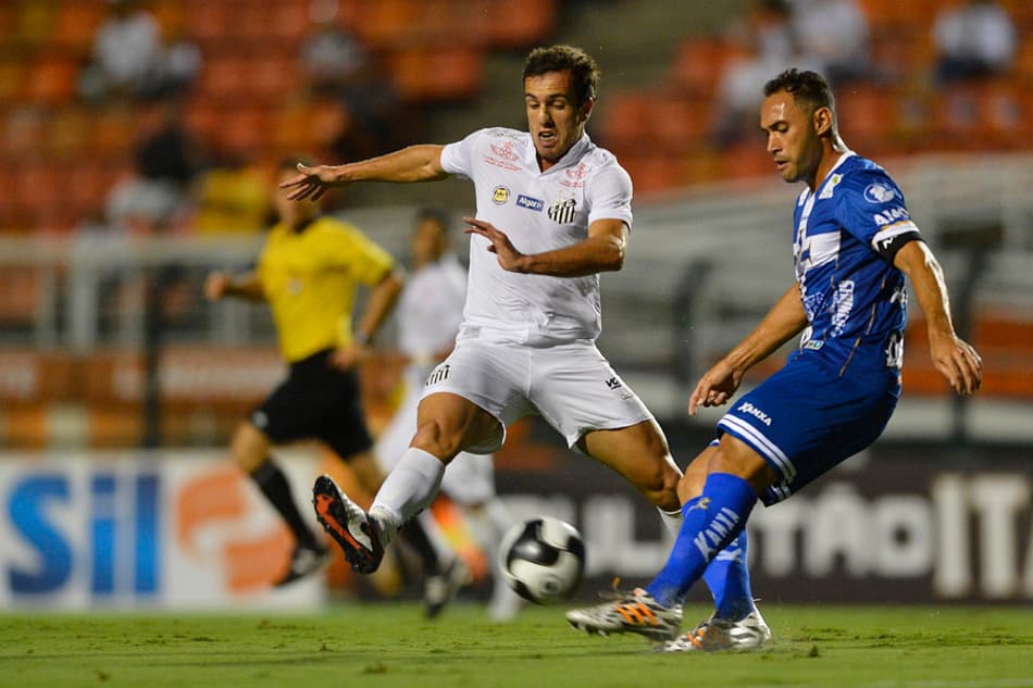 TEMPO REAL! Santos enfrenta o Água Santa no Pacaembu