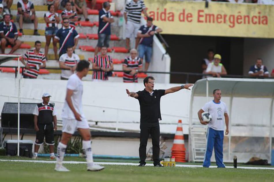 Em ritmo de treino, Salgueiro vence Santa Cruz com facilidade