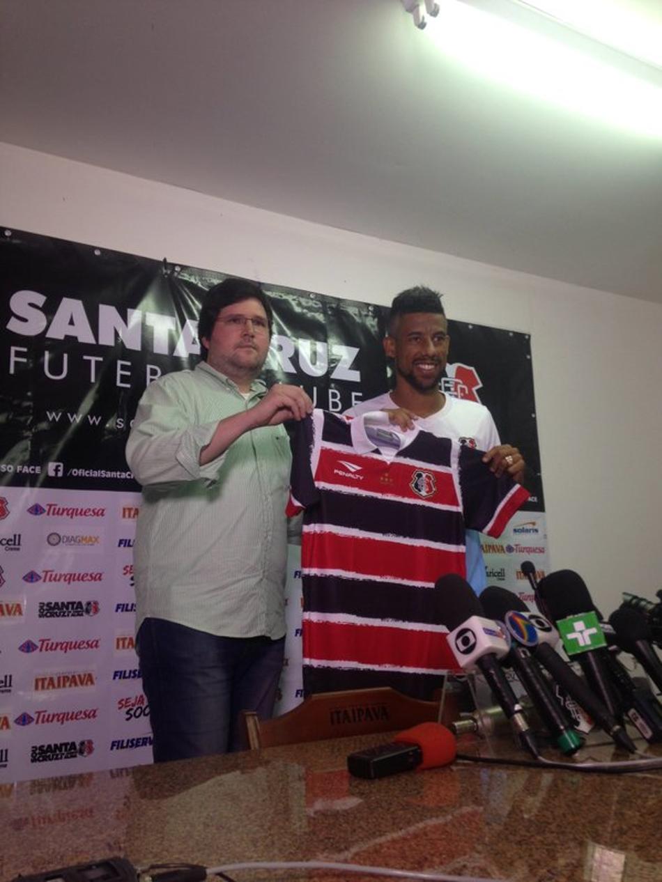 Reforço do Santa Cruz, Léo Moura garante fôlego e ‘esquenta’ polêmica