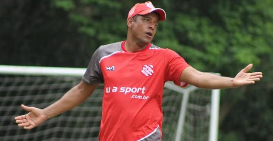 Após estrear com derrota na Taça GB, Emanuel Sacramento deixa o Bangu