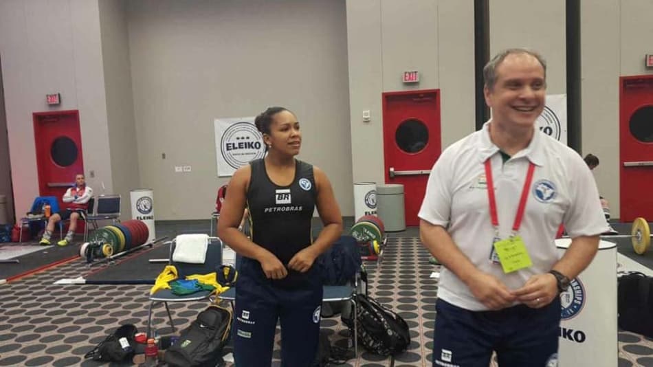 Mesmo lesionada, Jaqueline Ferreira sobe ao pódio em evento-teste