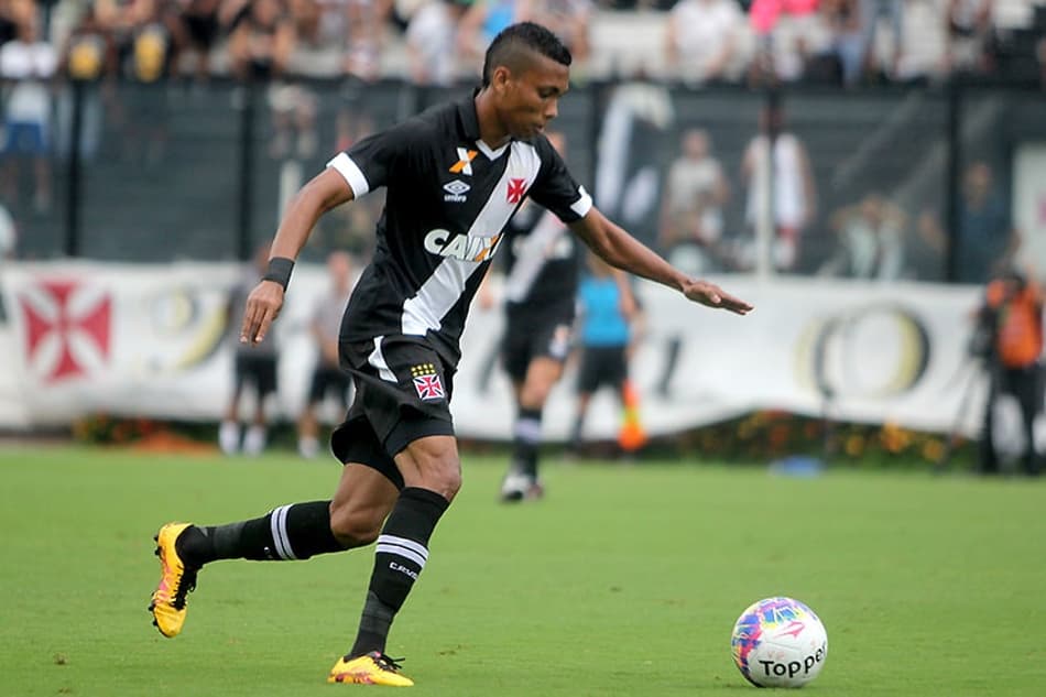 Vasco pode emprestar Madson ou Pikachu com chegada de Gilberto