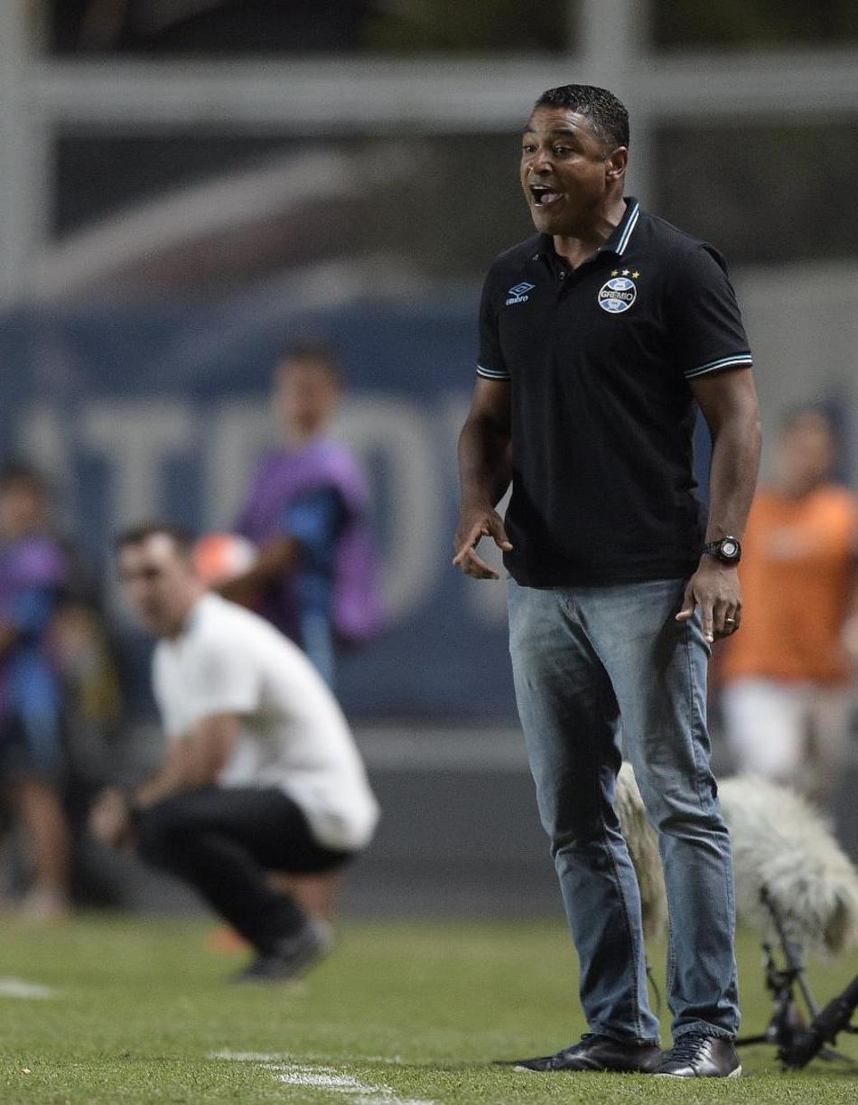 Roger valoriza empate na Argentina e pede melhores atuações do Grêmio
