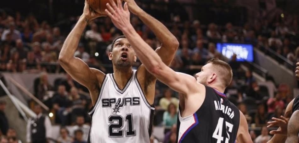 Spurs bate Clippers e segue invicto em casa