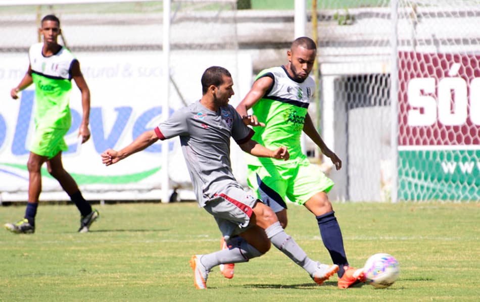 Pierre - Fluminense treinando com a nova camisa