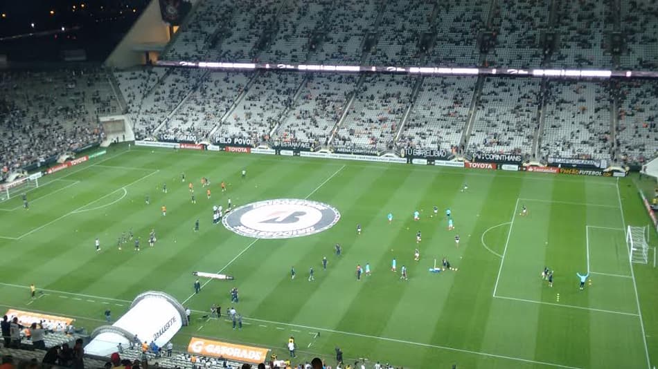 Sem naming rights, Corinthians fatura com painel de LED na Arena