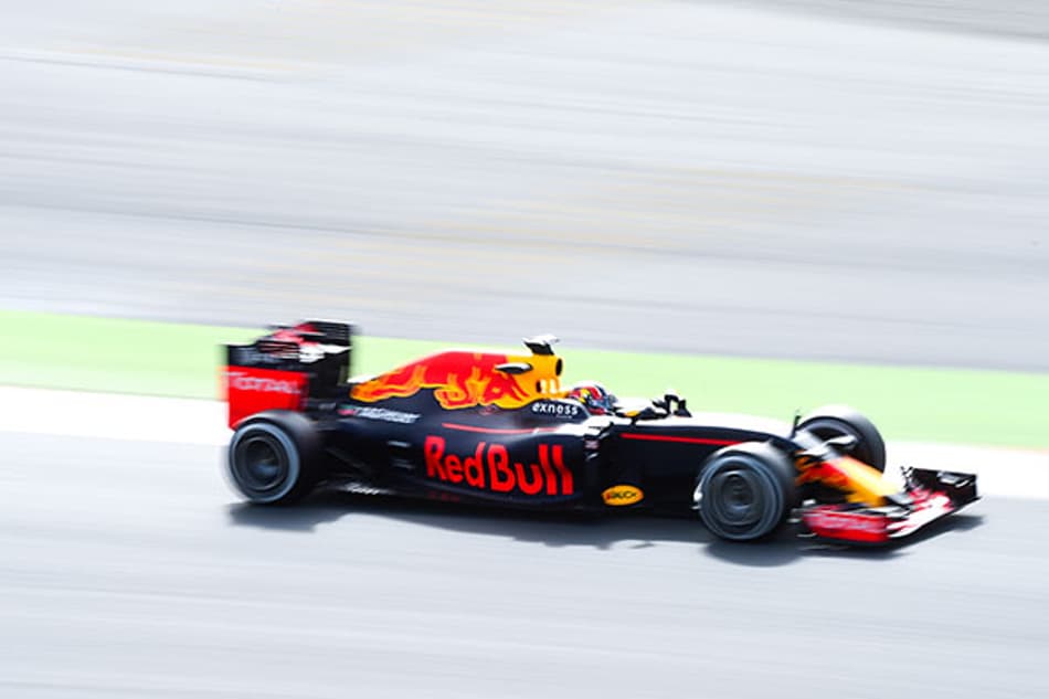 Aston Martin sela acordo com a Red Bull