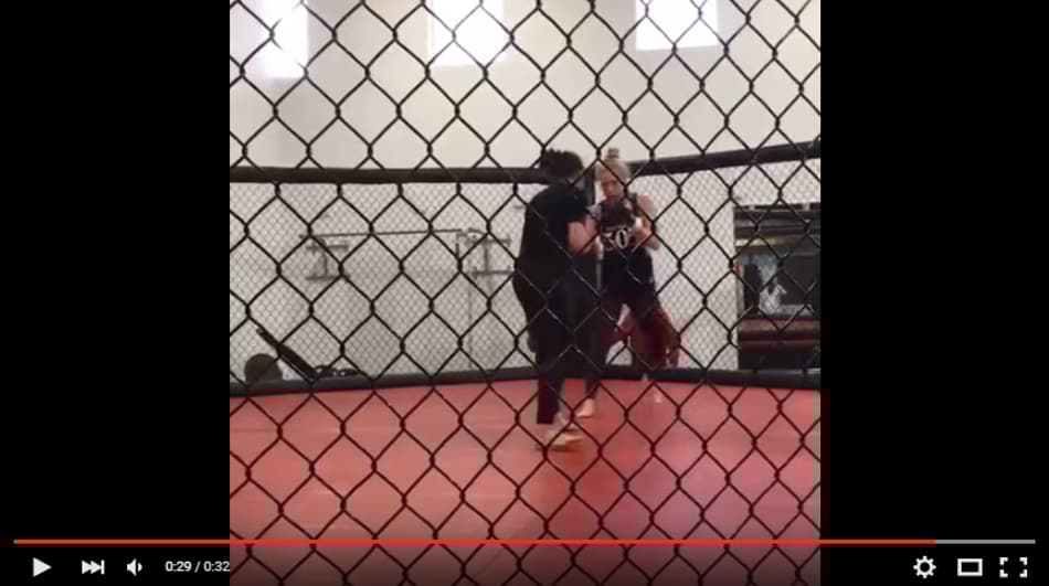 Holly Holm e Joanna Jedrzejczyk fazem sparring em academia nos EUA