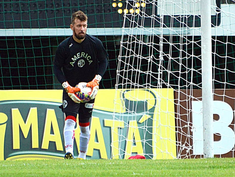 Goleiro do América-RJ analisa derrota do time para o Friburguense
