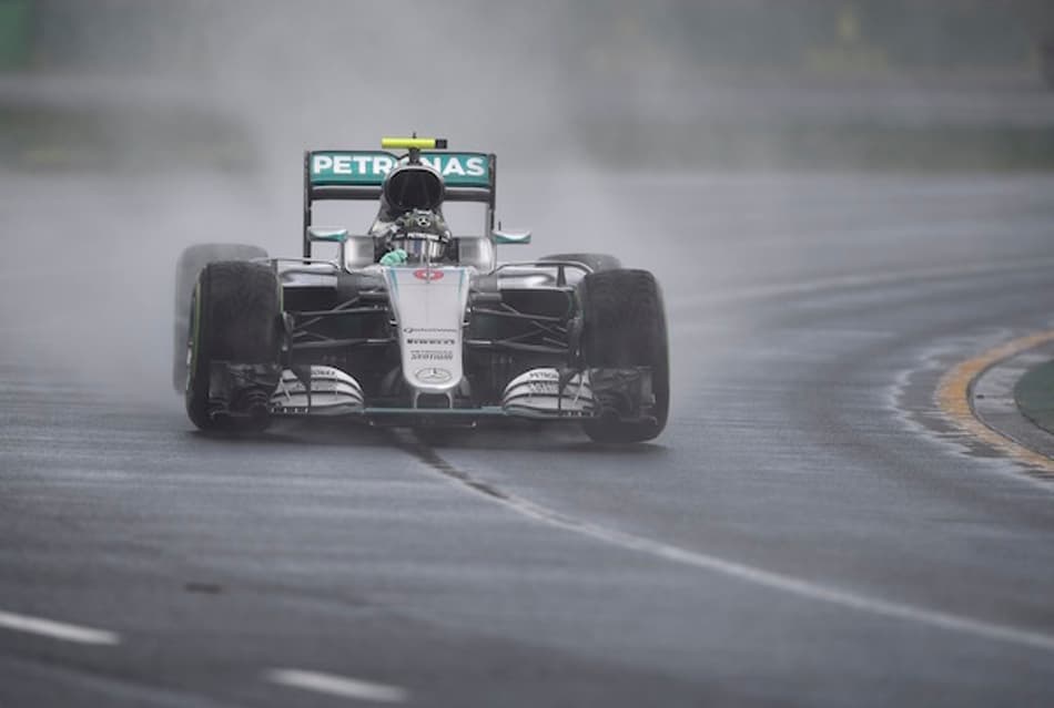 Rosberg assume culpa por batida durante segunda sessão