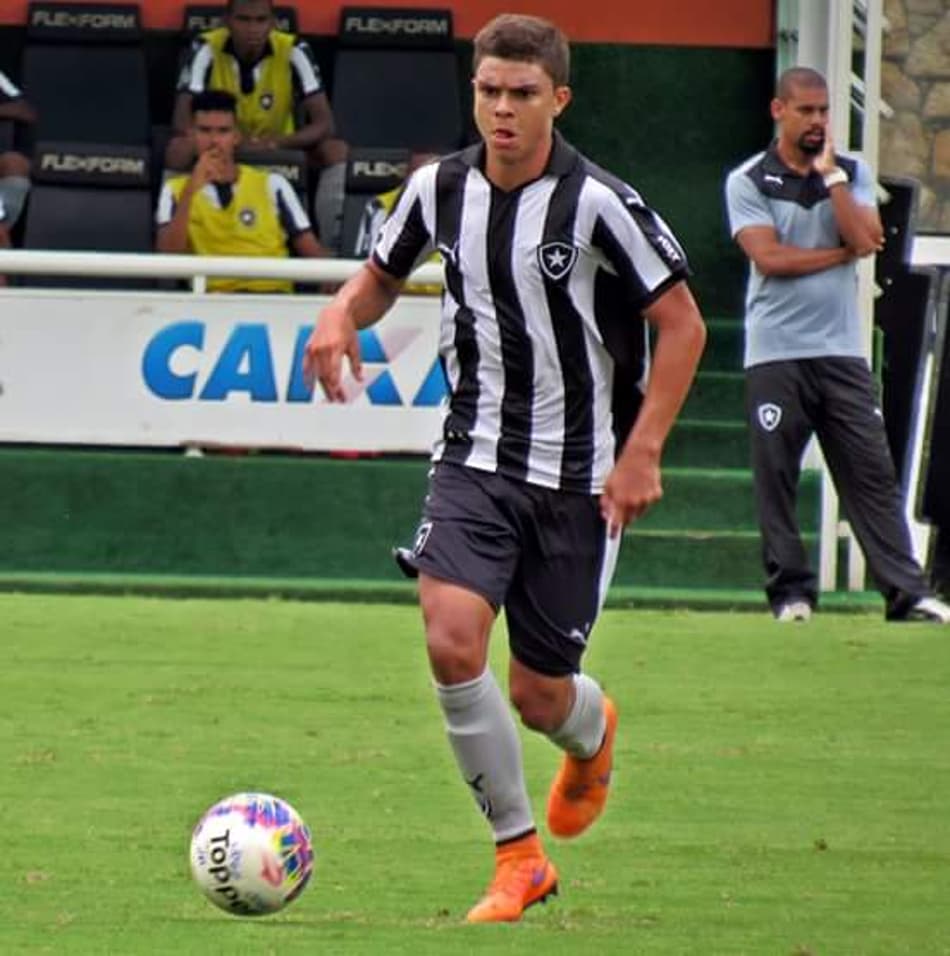 Sub-20: lateral do Botafogo quer, contra o Flamengo, manter a boa fase