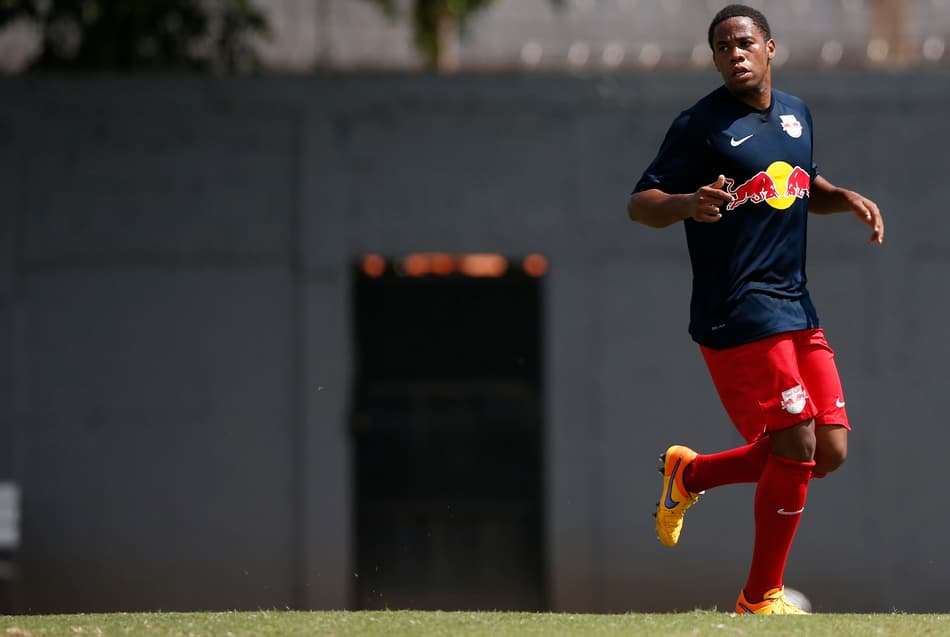 Lateral do Red Bull destaca série positiva e ressalta sistema defensivo