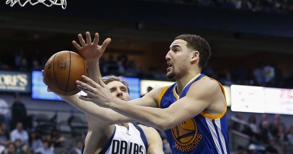 Thompson e Curry fazem 70 pontos e Warriors bate Mavs fora de casa