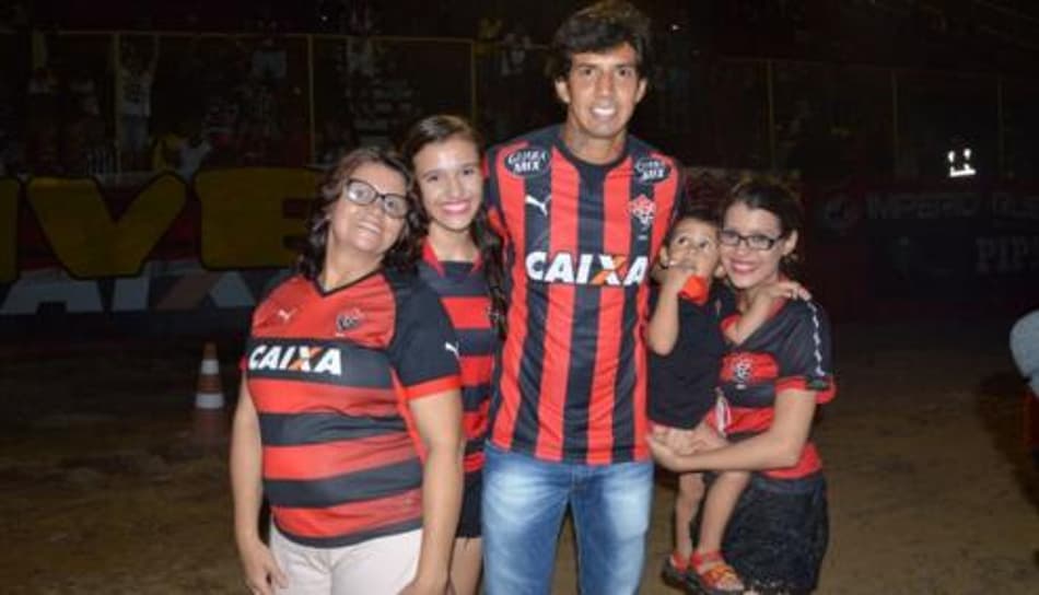 De volta ao Vitória, Victor Ramos promete trabalho e luta por títulos