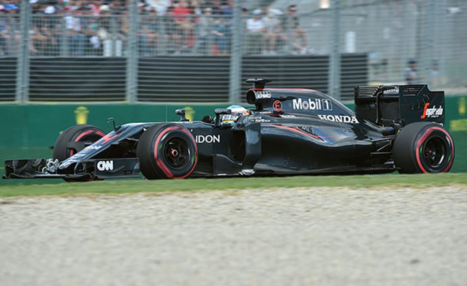 Alonso escapa de acidente impressionante com Gutierrez