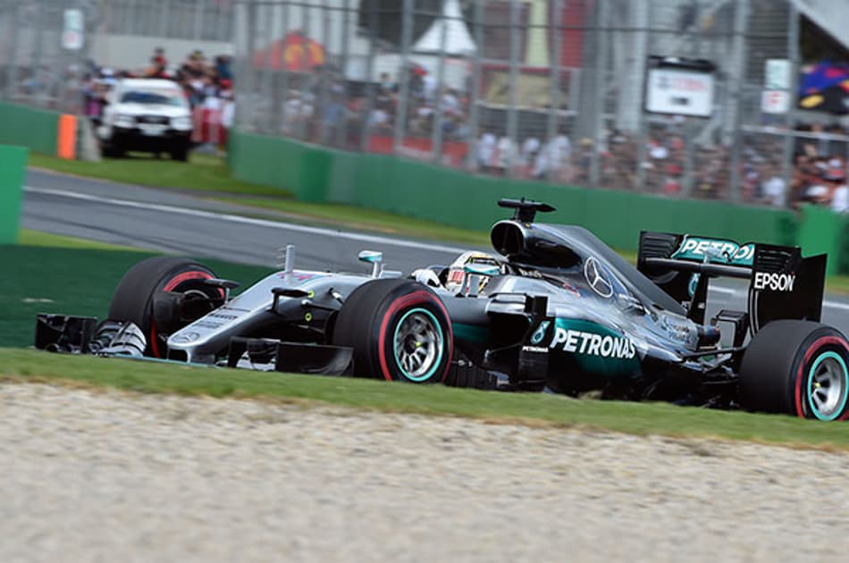Hamilton comemora conquista de pódio depois de largada ruim
