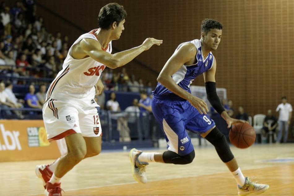 Lucas Dias vem fazendo um bom campeonato nacional pela equipe do Pinheiros (Foto: Divulgação/LNB)